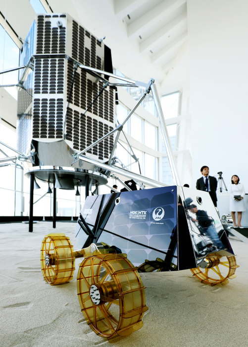 Announced HAKUTO R partner company for private sector lunar exploration February 22, 2019, Tokyo, Japan   Japanese space venture  ispace  displays a lunar landing vehicle and a rover as they announce to make corporate partnerships with Japan Airlinees, Mitsui Sumitomo Insurance and NGK Spark Plug to support  Hakuto R  lunar exploration mission in Tokyo on Friday, February 22, 2019.  ispace  is expecting to send a rover to the moon in 2021 and conduct the world s fisrt test of NGK s solid state battery on the moon.   Photo by Yoshio Tsunoda AFLO 
