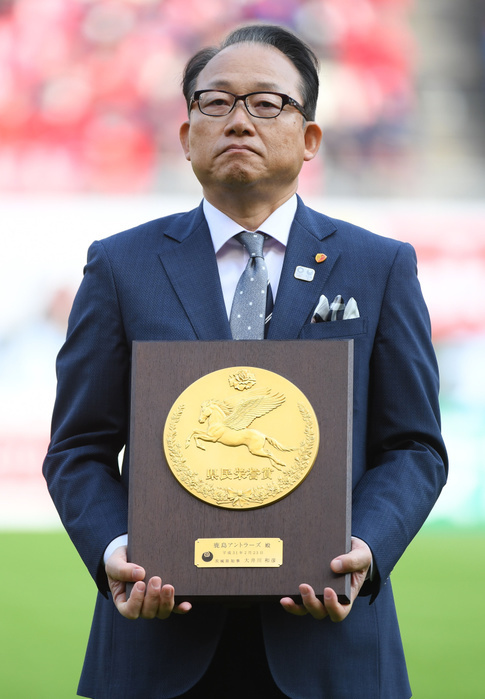 2019 J1 League Opening Round Kashima vs. Oita Kashima President Hiroshi Shono receives the Prefectural Honor Award from Kashima, February 23, 2019  photo date 20190223  photo location Kashima Stadium