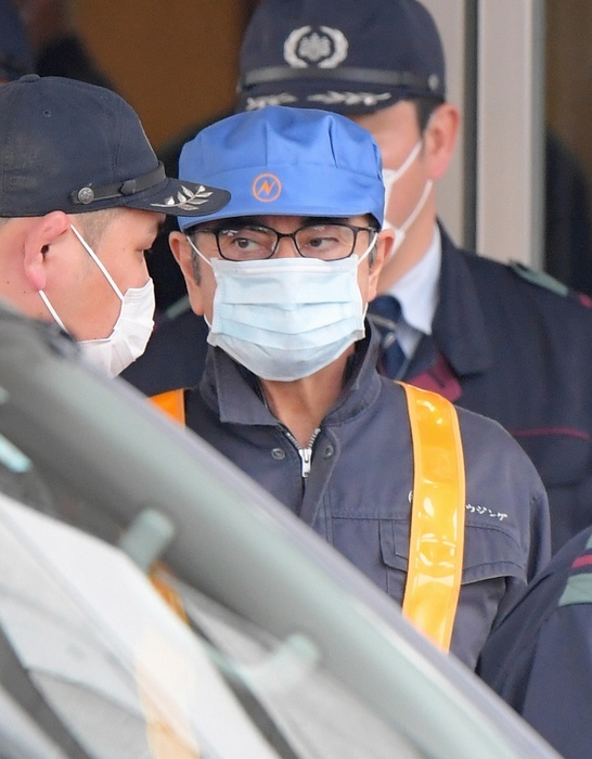 Carlos Ghosn released on bail, disguised as a worker. Former Nissan Chairman Carlos Ghosn leaves the Tokyo Detention Center wearing a hat and mask after being released on bail, in Katsushika Ward, Tokyo, March 6, 2019, 4:31 p.m. Photo by Koichiro Tezuka