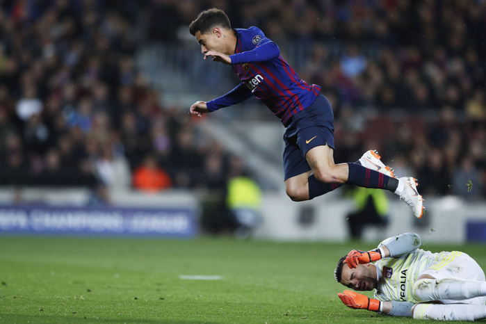UEFA Champions League First Round, Final Round 2 Anthony Lopes  Lyon , Philippe Coutinho  Barcelona , MARCH 13, 2019   Football   Soccer : UEFA Champions League Round of 16 2nd leg match between FC Barcelona 5 1 Olympique Lyonnais at Camp Nou stadium in Barcelona, Spain.  Photo by D.Nakashima AFLO 