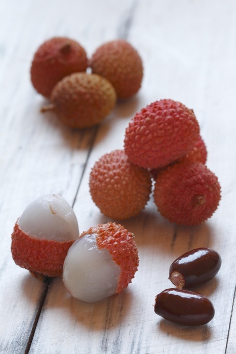 Lychees on a wooden board, Photo by dbn