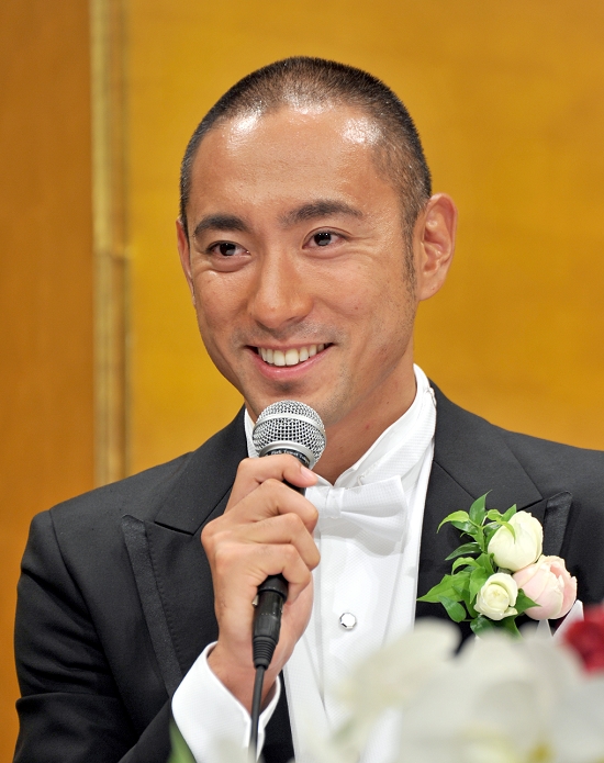July 29, 2010, Tokyo, Japan - Newly-wedded Kabuki actor Ichikawa Ebizo speaks at a news conference following their wedding at a Tokyo hotel on Thursday, July 29, 2010. Some 1,000 guests were on hand to celebrate the wedding of the strikingly handsome actor, a direct descendant of one of kabuki's most revered acting families dating back to the 17th century. s most revered acting families dating back to the 17th century, and a former TV announcer. (Photo by Natsuki Sakai/AFLO) [3615] -mis-