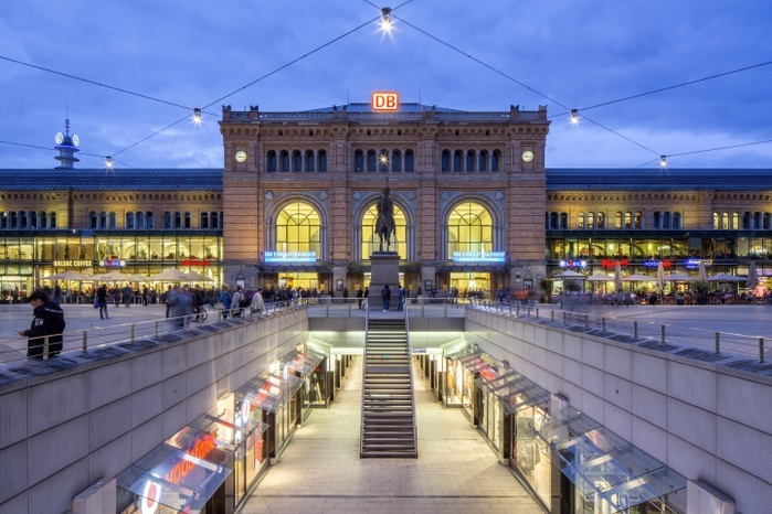 Germany Main Station, in front Shop Street Niki de Saint Phalle Promenade or Passerelle, evening dawn, city centre, Hannover, Lower Saxony, Germany, Europe, Photo by Thomas Robbin
